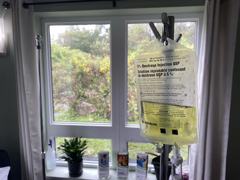 Intravenous chelation solution prepared for a monitored clinic treatment